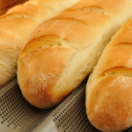 How do I eat baguette bread correctly?